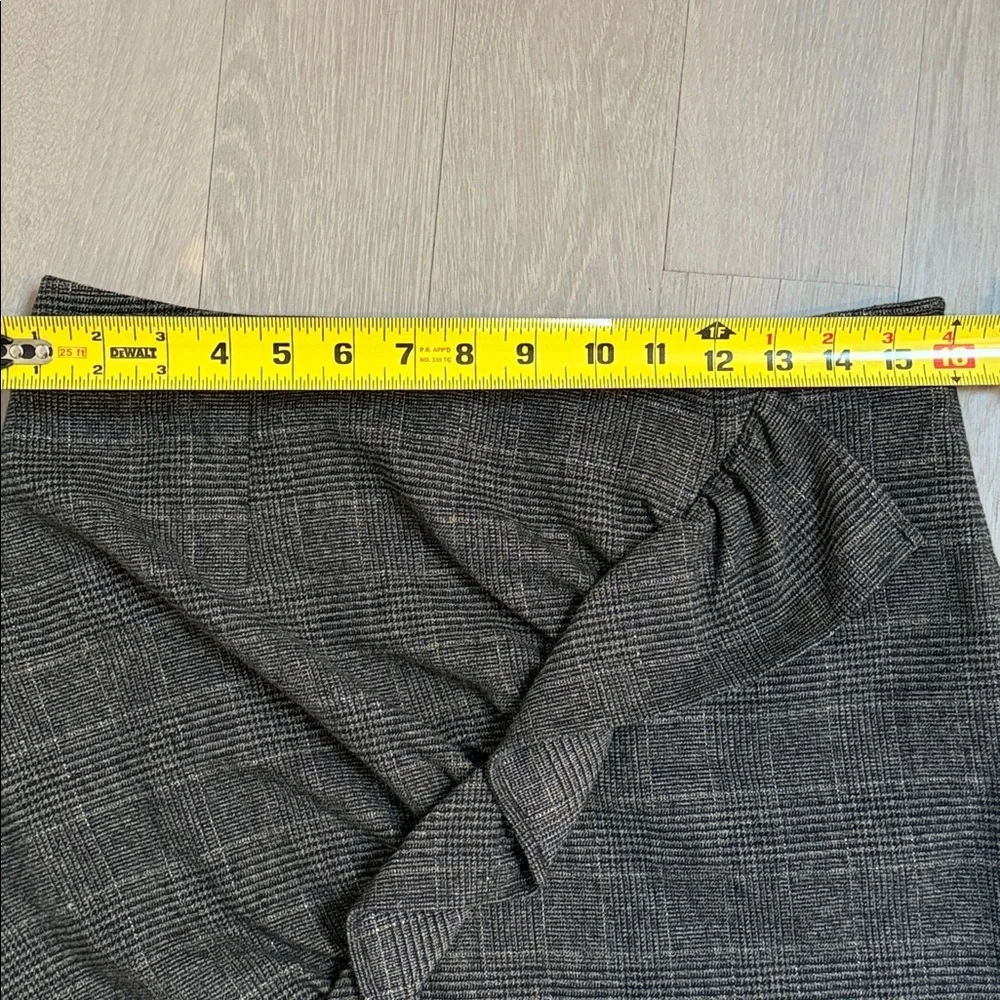 BP Gray Plaid Mini Skirt w/ asym ruffle, EUC,Sz M - Picture 7 of 9